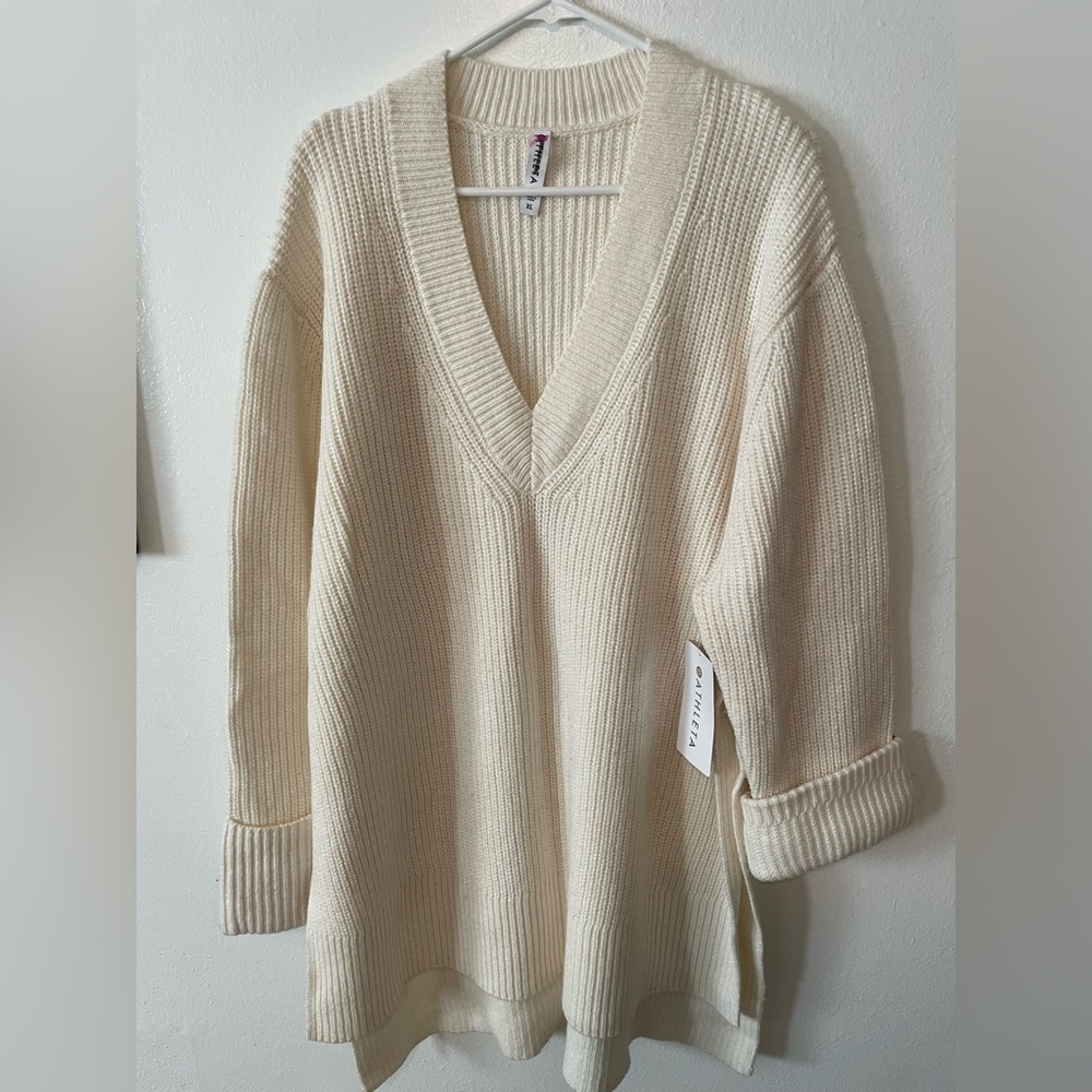 Athleta Cream V-Neck Women Sweater